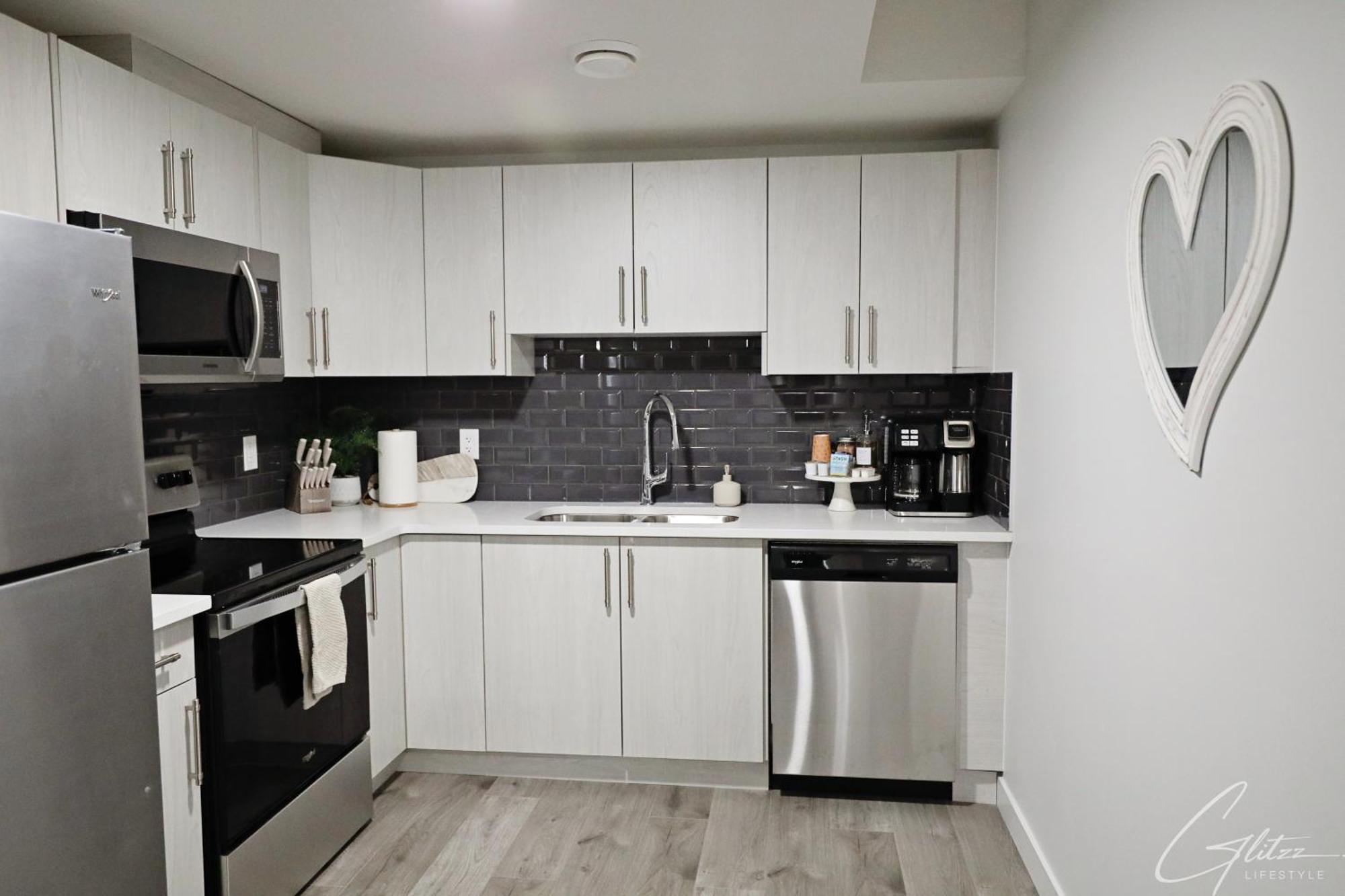 Beautiful Home With 4 King Beds,Airport,Disney+ Edmonton Exterior foto